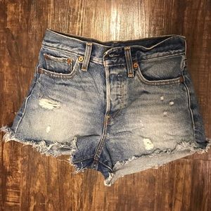 High rise Levi’s wedgie shorts